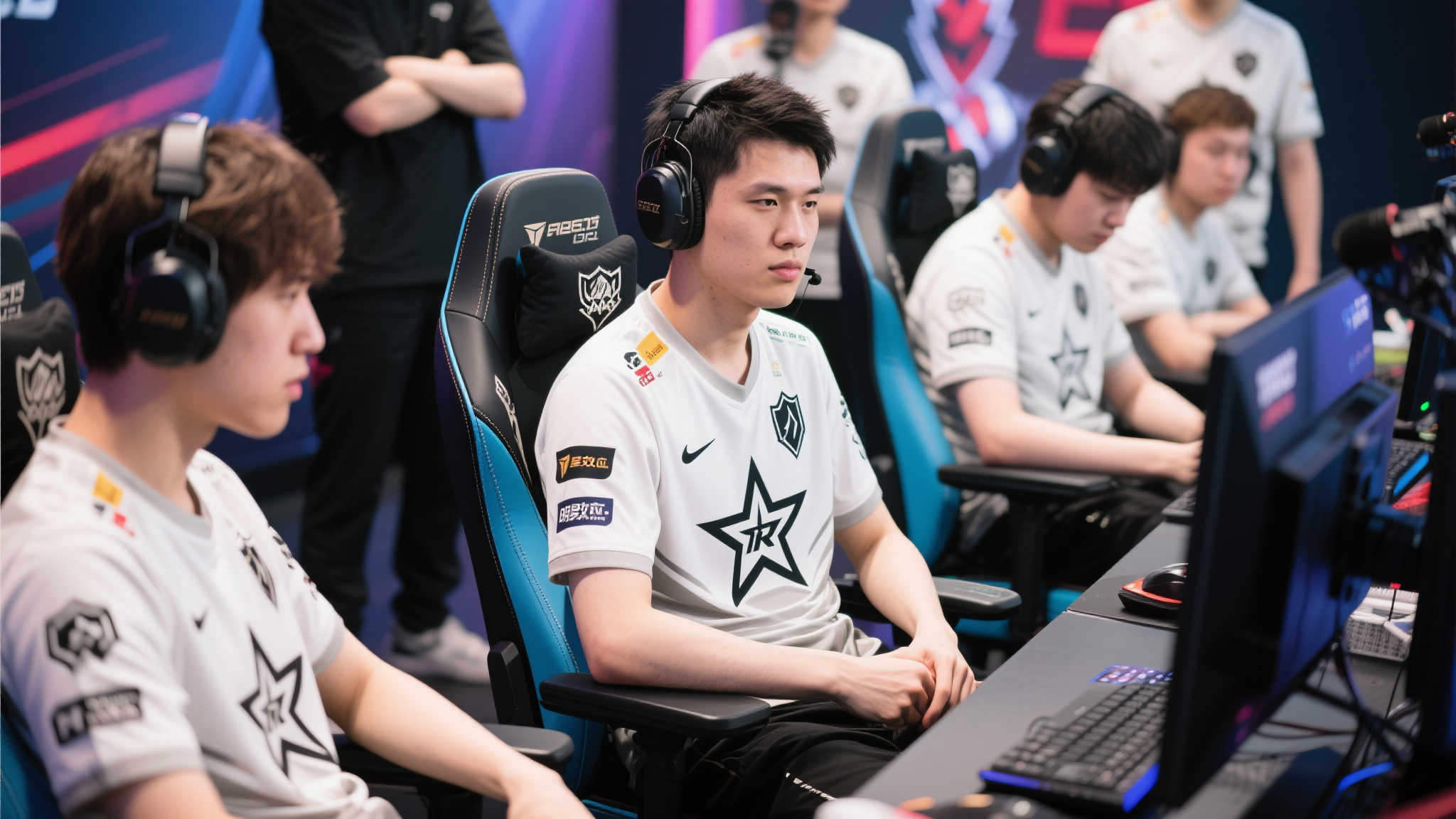 狼队重申:选手管理注重公正原则,追求资源平衡 随着电子竞技全球受众不断扩大,各类战队争相吸纳顶尖